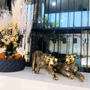 pantera estilizada grande dourado envelhecido casal leopardo decoração feito no brasil